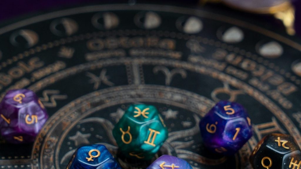 zodiac-horoscope-with-divination-dice.jpg